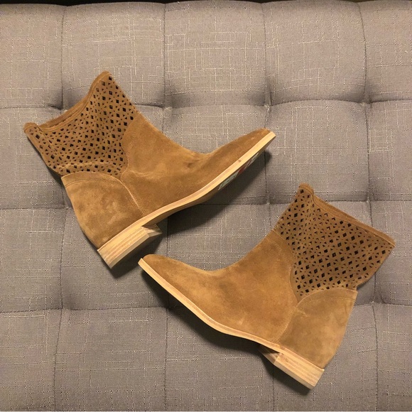New Women’s Michael Kors booties size 6 - Picture 1 of 5